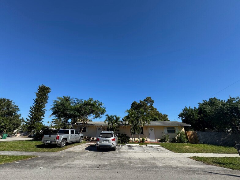 More Photos Of 2200 SW 42nd Ave, Fort Lauderdale Multifamily For Sale