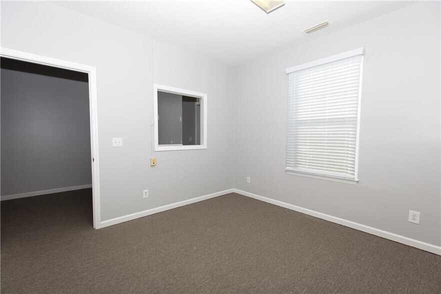 More Photos Of 1365 Westgate Center Dr, Winston-Salem Medical For Lease