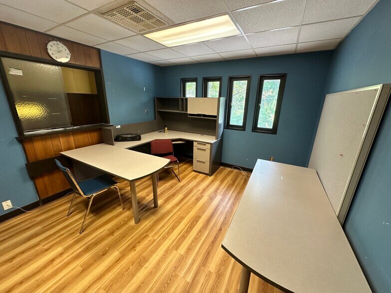 More Photos Of 106 Nate Whipple Hwy, Cumberland Office For Lease