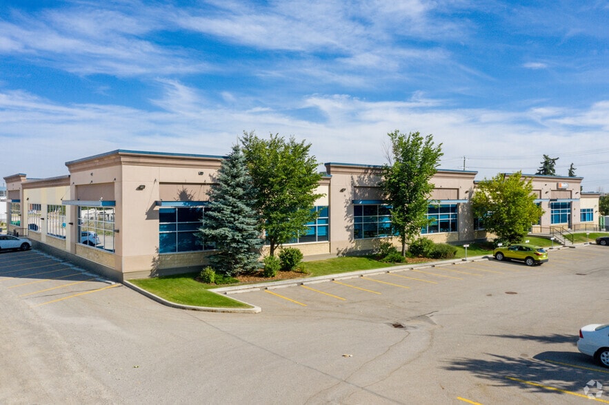More Photos Of 916-919 42nd Ave SE, Calgary Office For Lease