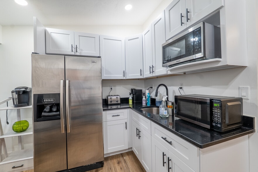 More Photos Of 3616 Broadway Ave, Fort Myers Medical For Sale