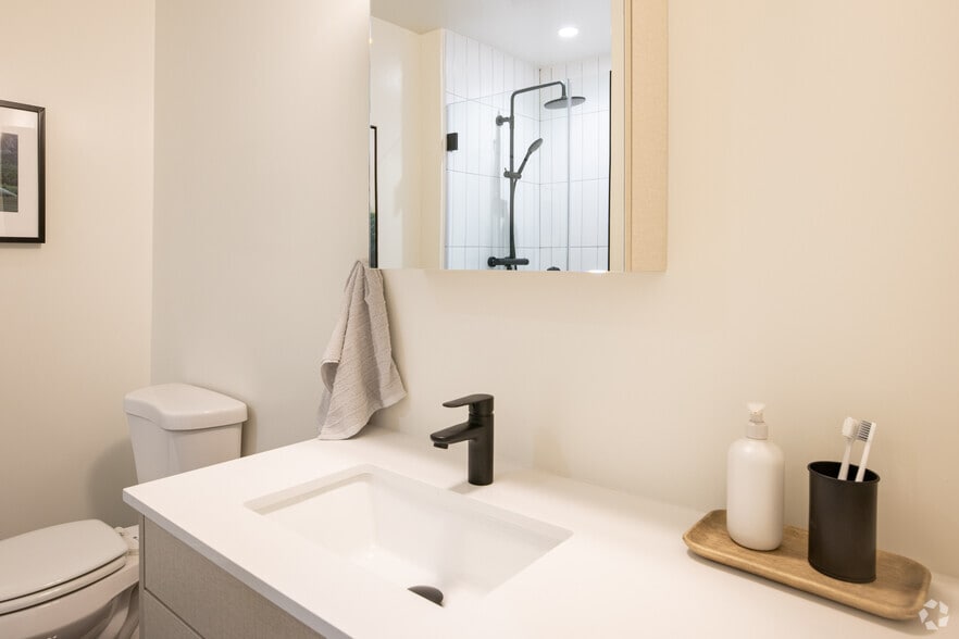 More Photos Of 4600 N Kenmore Ave, Chicago Apartments For Lease