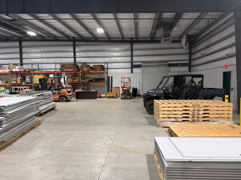 More Photos Of 119 Arnold Mill Pk, Woodstock Light Manufacturing For Lease