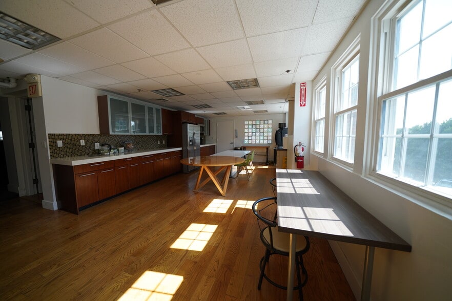 More Photos Of 1 Lexington & Revere Ave, Bethpage Warehouse For Sale