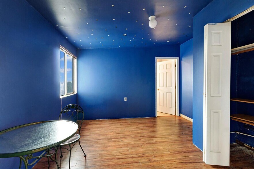 More Photos Of 1985 Pitt River Rd, Port Coquitlam General Retail For Sale