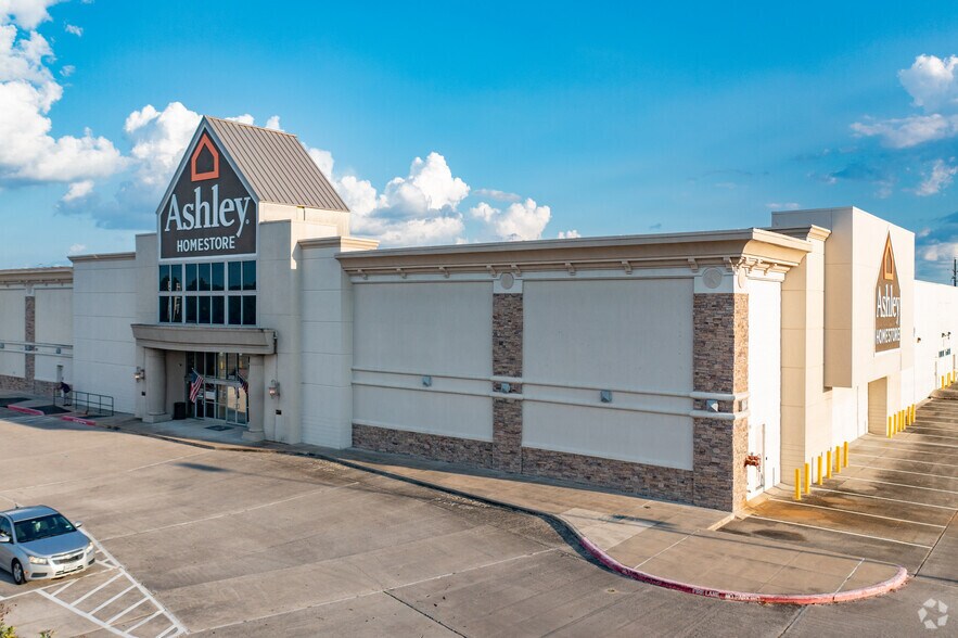 More Photos Of 17711 SH 249, Houston Unknown For Lease