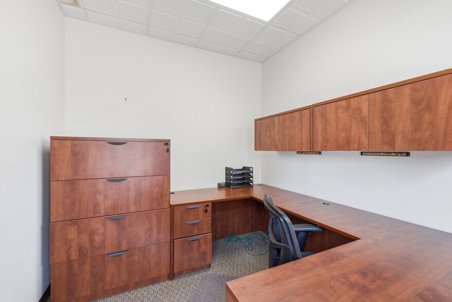 More Photos Of 200 S Minnesota Ave, Saint Peter Office For Sale