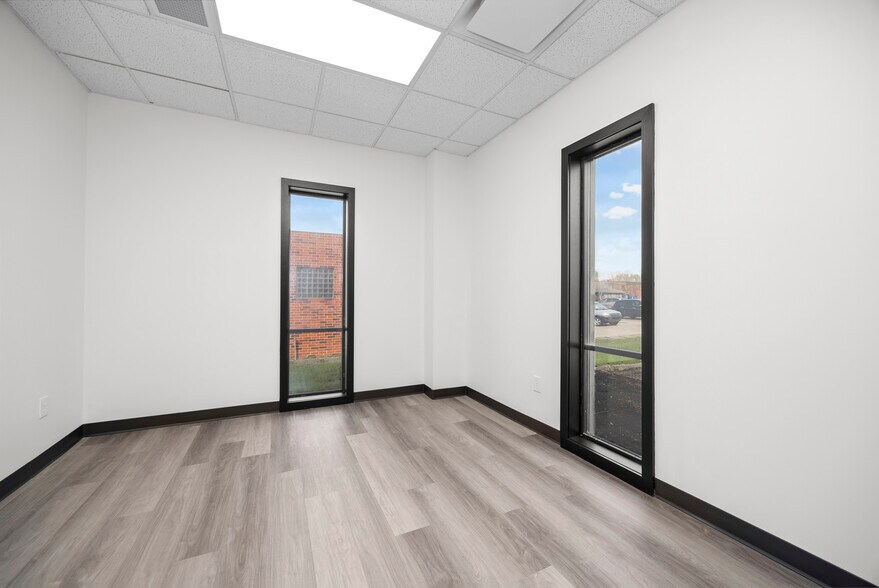 More Photos Of 9941 York Theta Dr, North Royalton Service For Lease