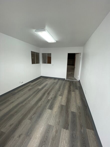 More Photos Of 3164 N Marks Ave, Fresno Warehouse For Lease