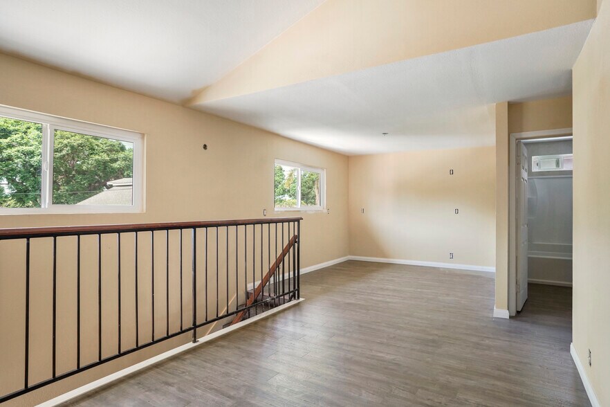 More Photos Of 1001-1003 W Myrtle St, Santa Ana Specialty For Sale