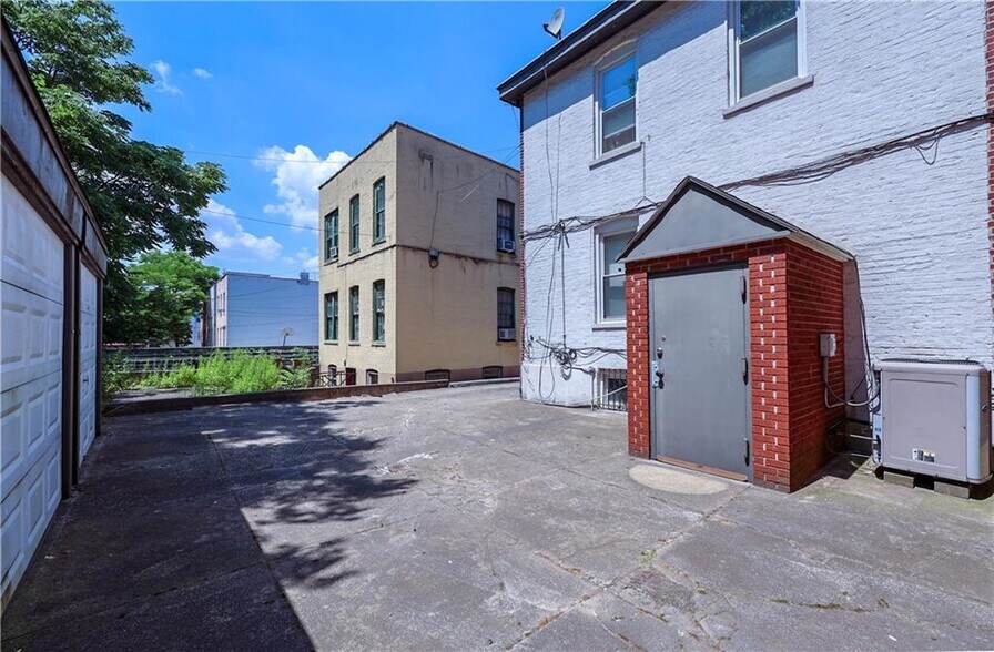 More Photos Of 364 97th St, Brooklyn Office Residential For Lease