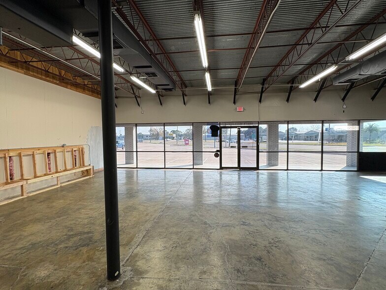 More Photos Of 1602 N Mechanic St, El Campo Land For Lease