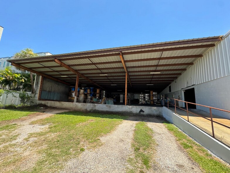 More Photos Of 5007 S Westshore Blvd, Tampa Warehouse For Sale