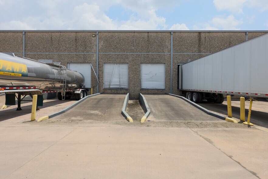 More Photos Of 3605 Willowbend Blvd, Houston Unknown For Lease