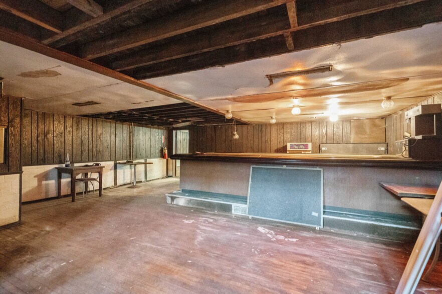 More Photos Of 1098 Duss Ave, Ambridge Restaurant For Sale