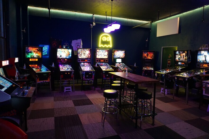 More Photos Of 410 W 7th St, Taylor Research And Development For Lease