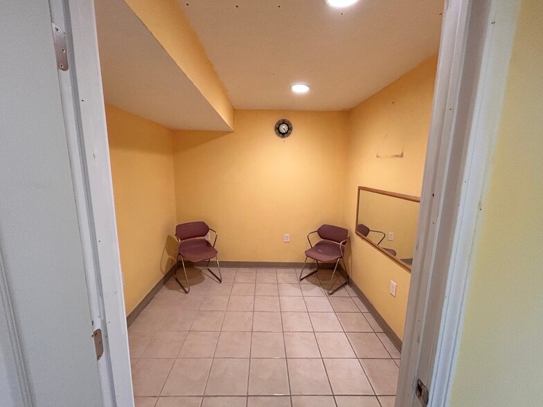 More Photos Of 669 E 185th St, Euclid General Retail For Sale