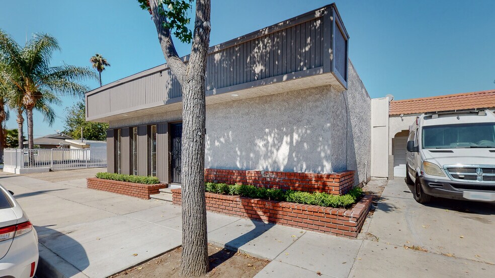 More Photos Of 8311 Rosecrans Ave, Paramount Light Manufacturing For Lease