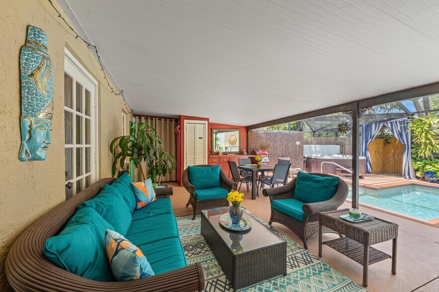 More Photos Of 941 Virginia Dr, Sarasota Specialty For Sale