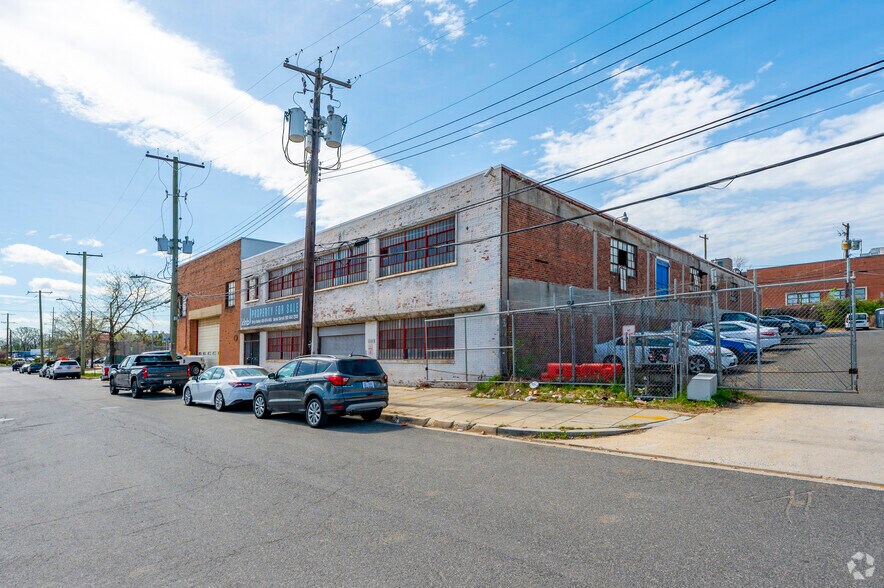 More Photos Of 2240 25th Pl NE, Washington Warehouse For Sale