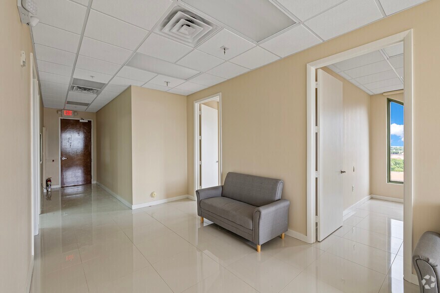 More Photos Of 2387 W 68th St, Hialeah Medical For Lease