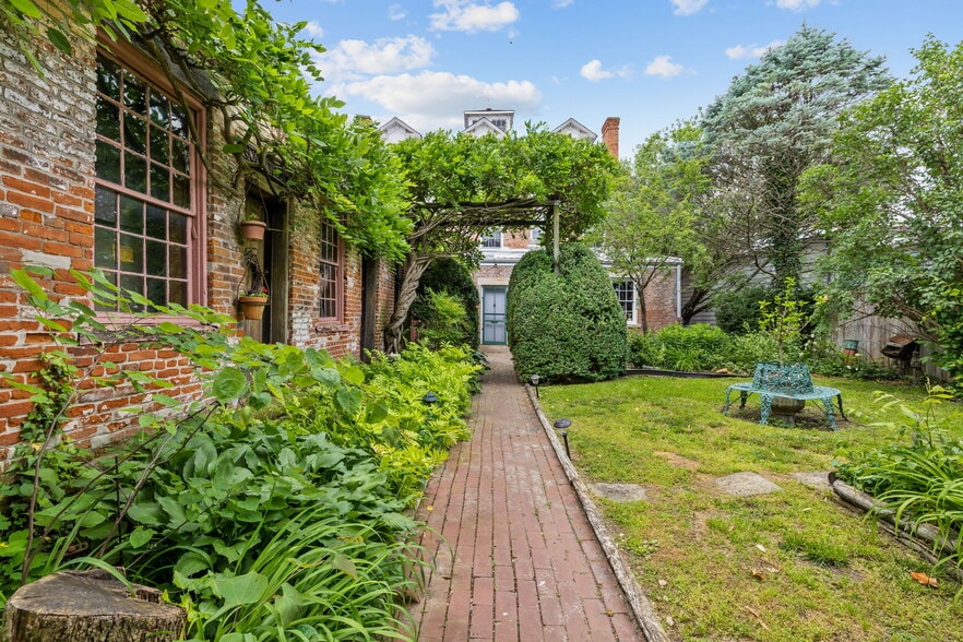 More Photos Of 146 S 3rd St, Ste Genevieve Hospitality For Sale