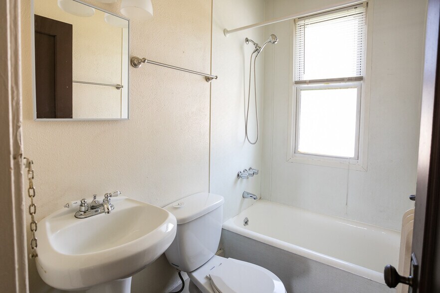 More Photos Of 7720 Pitt St, Detroit Apartments For Sale