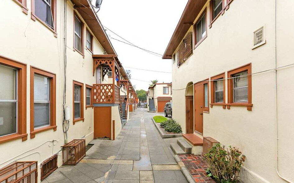 More Photos Of 3994-3997 S Harvard Blvd, Los Angeles Apartments For Sale