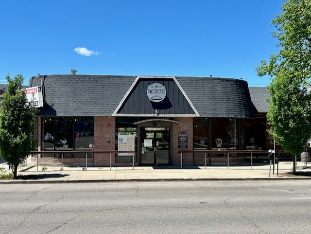 Primary Photo Of 419 N Walnut, Bloomington Storefront For Lease