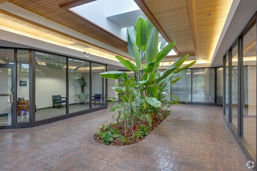 More Photos Of 3020 Woodcreek Dr, Downers Grove Unknown For Lease