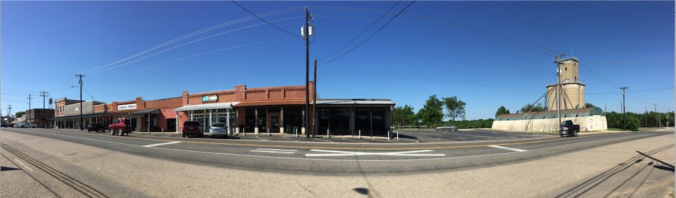 More Photos Of 108 W McCart St, Krum Storefront Retail Office For Lease