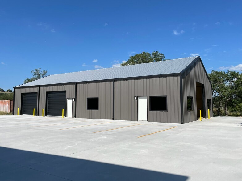 More Photos Of 606 Mill Run, Kerrville Warehouse For Lease