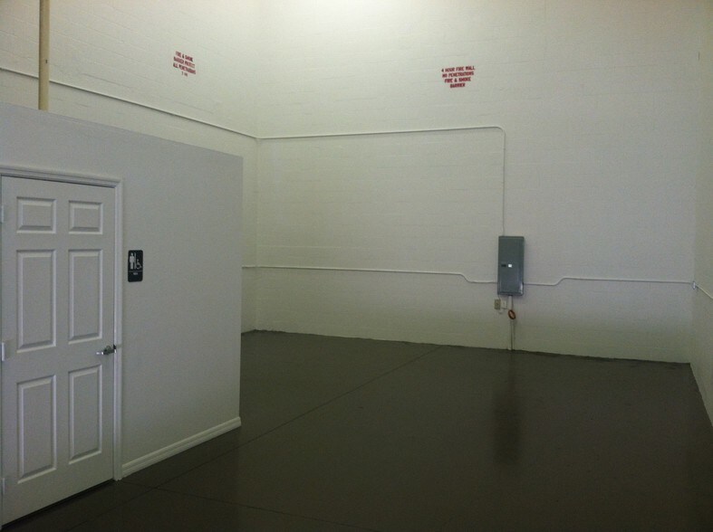 More Photos Of 28720 S Diesel Dr, Bonita Springs Warehouse For Lease