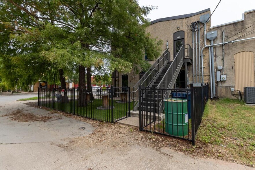 More Photos Of 117 East St, Hutto Loft Creative Space For Sale