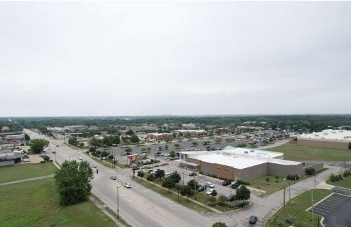 More Photos Of 663 Brook Forest Ave, Shorewood Convenience Store For Sale