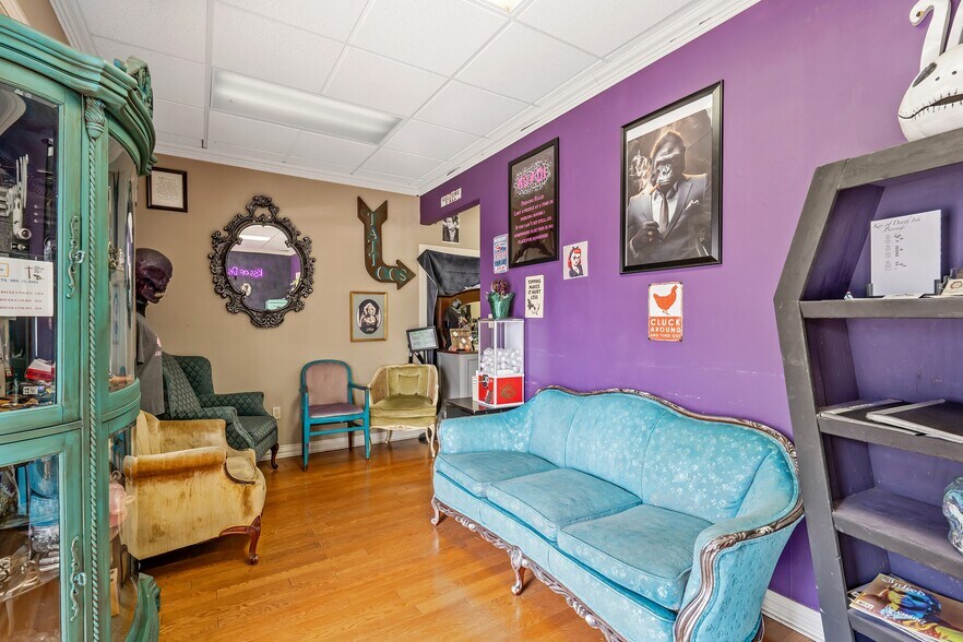 More Photos Of 214 N Newsom St, Mineola Office For Sale