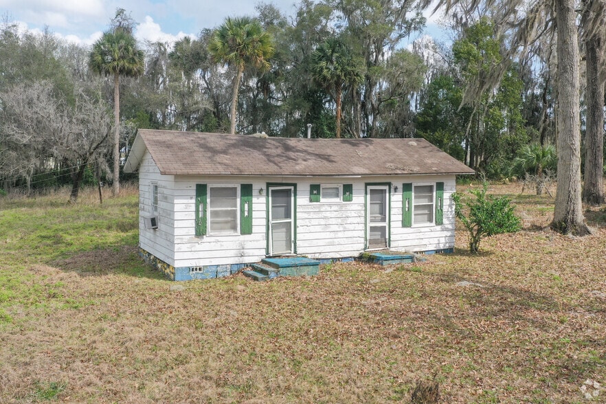 More Photos Of 18585 N US Highway 441, Reddick Hotel For Sale