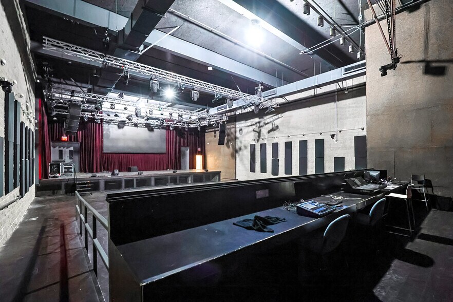 More Photos Of 1532 N Highland Ave, Los Angeles Office For Sale