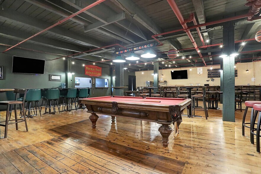 More Photos Of 35 S Main St, Batesville Warehouse For Sale