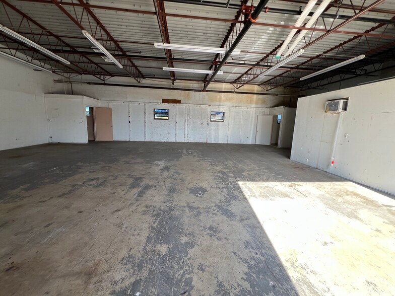 More Photos Of 3885 Investment Ln, Riviera Beach Warehouse For Lease