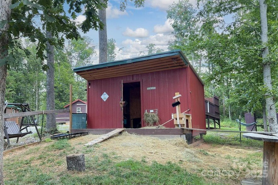 More Photos Of 127 Deer Hill Ln, Weaverville Specialty For Sale