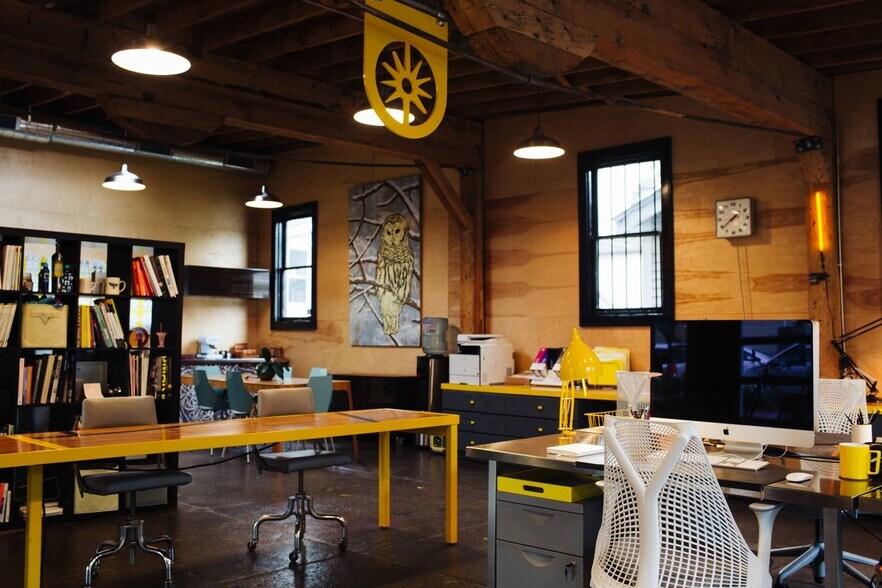 More Photos Of 716 W 34th St, Minneapolis Storefront Retail Office For Lease