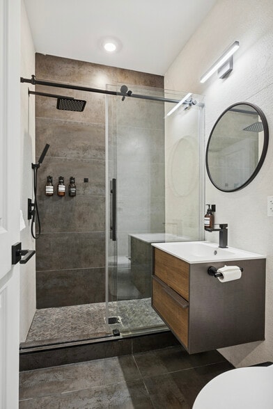 More Photos Of 1325 Spruce St, Philadelphia Hotel For Sale