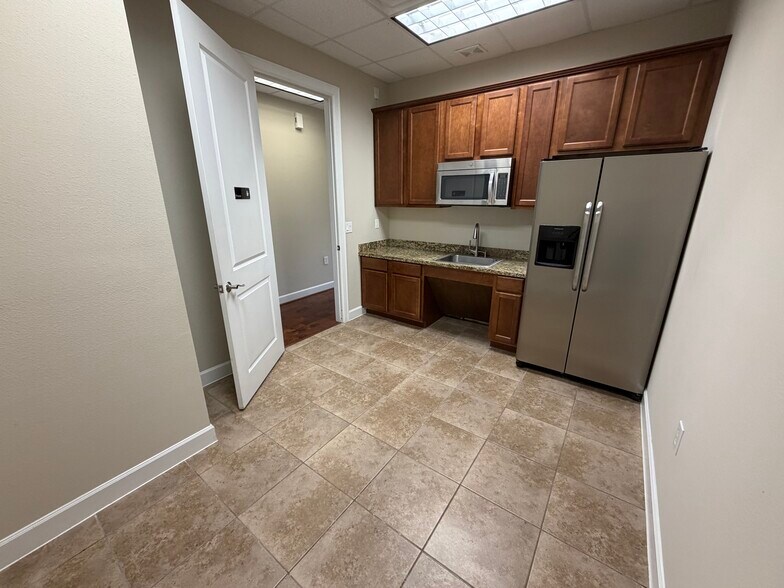 More Photos Of 2219 Sawdust Rd, The Woodlands Medical For Sale