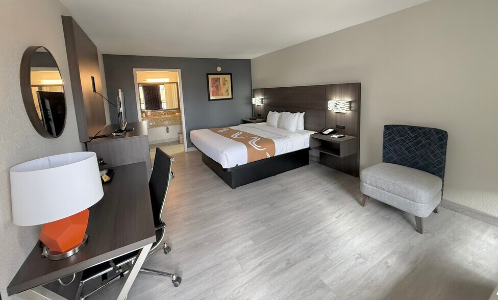 More Photos Of 131 N Lobdell Hwy, Port Allen Hotel For Sale