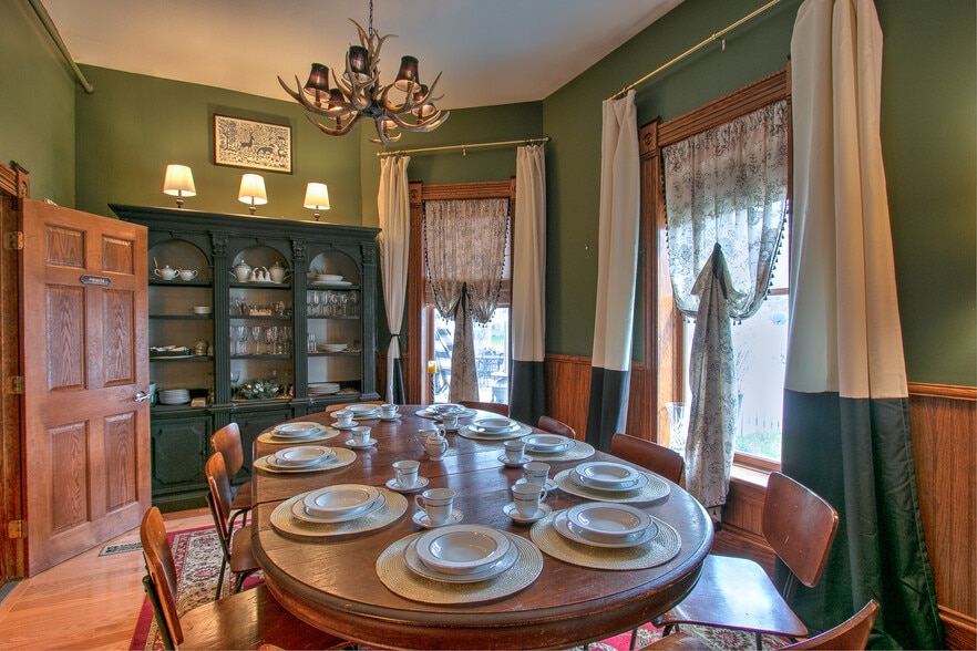 More Photos Of 80 4th St W, Rush City Hotel For Sale