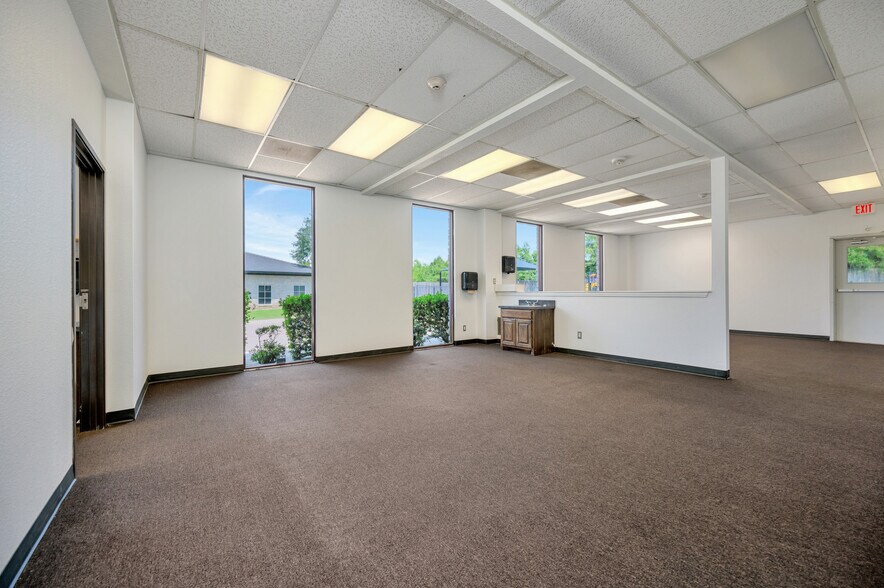 More Photos Of 132 El Chico Trl, Willow Park Medical For Sale