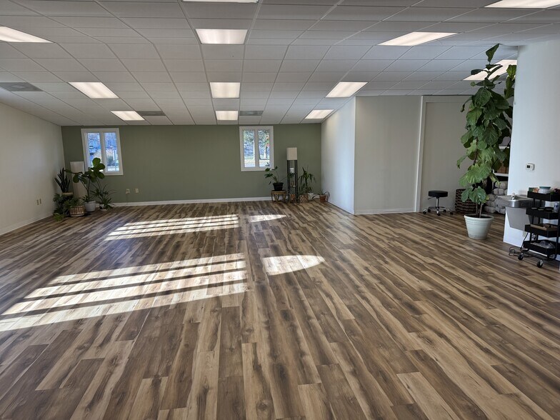 More Photos Of 12205 Gayton Rd, Richmond Office For Lease