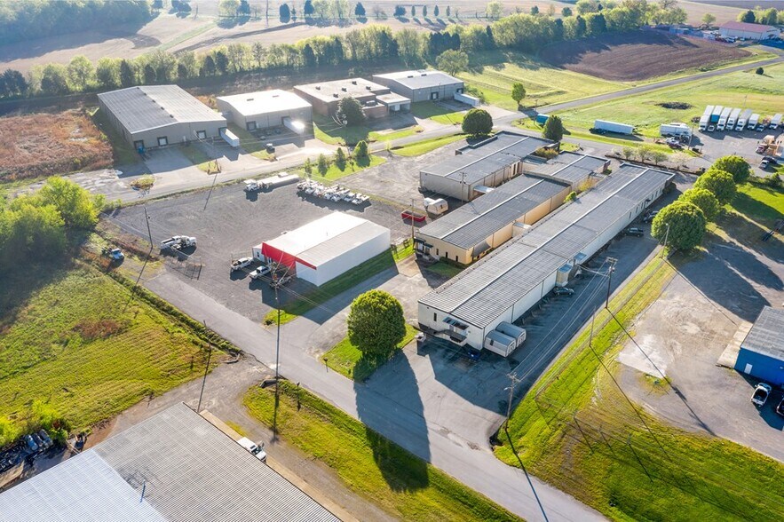 More Photos Of 208 Bradshaw Pike, Hopkinsville Light Distribution For Lease