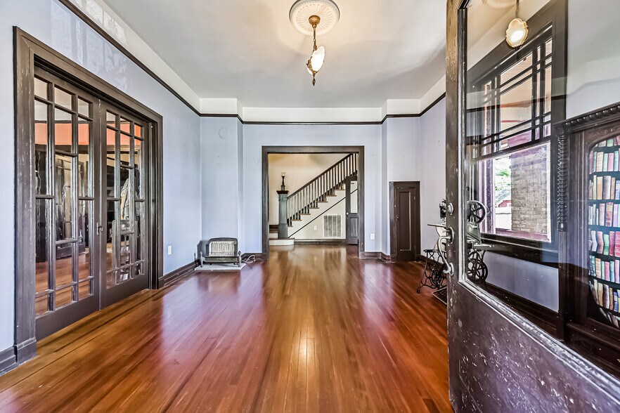 More Photos Of 2911 Broadway St, Galveston Office For Sale